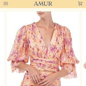 Amur Gitana Top in Cantaloupe Rosa Floral
Color:Cantaloupe Rosa Floral